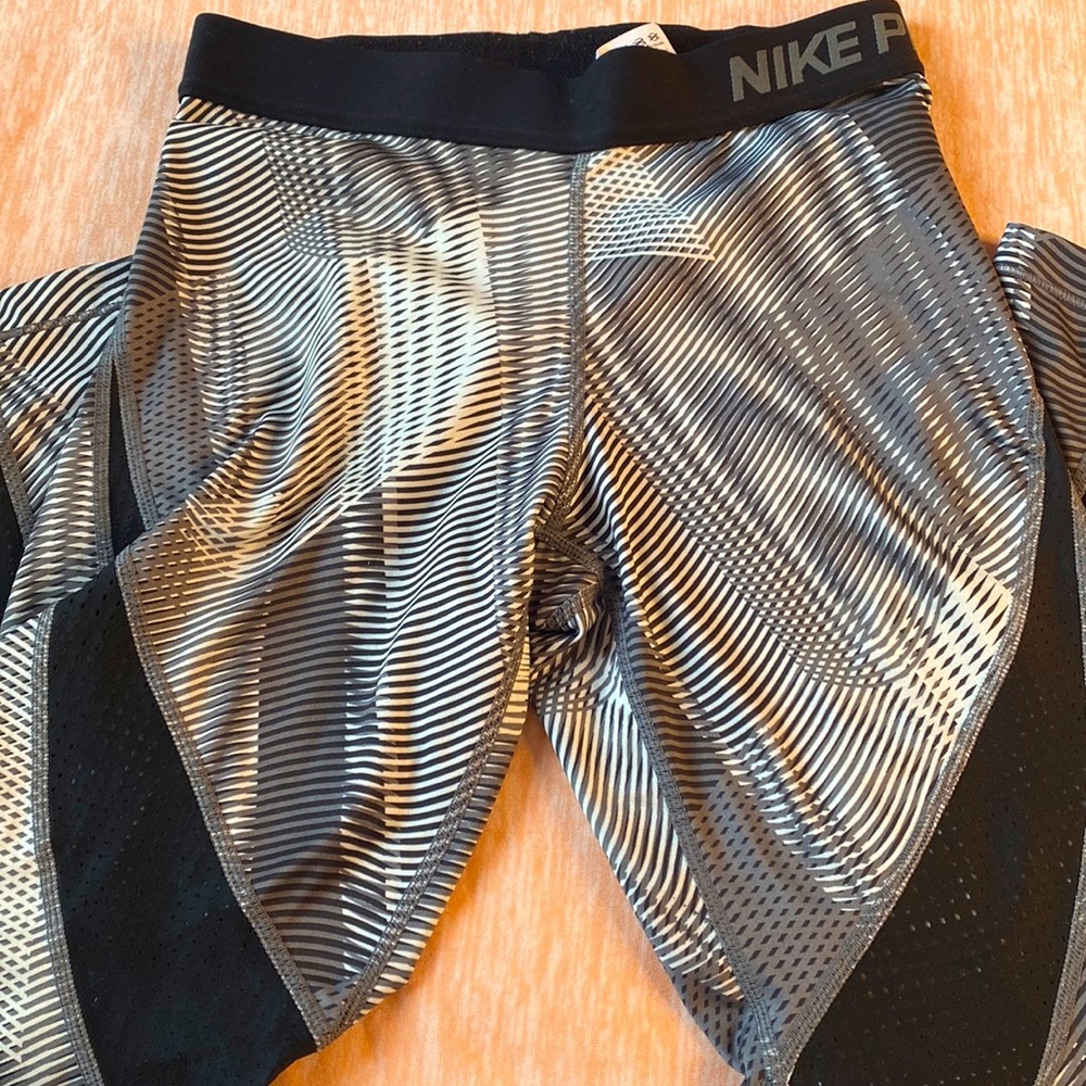 🎉HP🎉 Nike Pro Women Activewear cycling yoga cropped legging pants - Picture 1 of 7